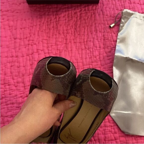 Giuseppe Zanotti Black Stiletto Heels with Pointed Toe, US9 - Picture 10 of 13